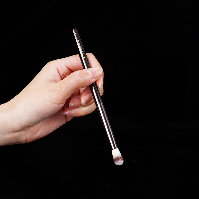 Cọ blend mắt Hourglass No 4